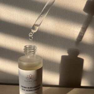 Siero viso schiarente all'acido Cogico